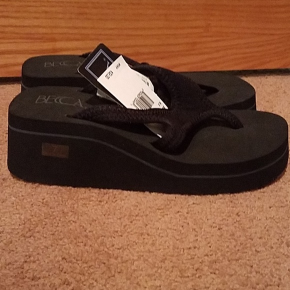 BECCA FLIP FLOPS NWT - Picture 2 of 4